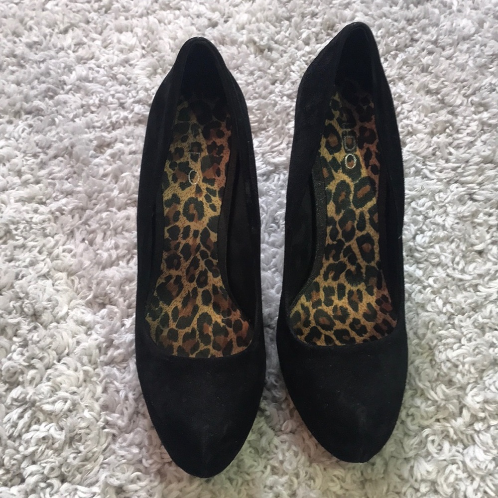 Black Suede Pumps ACCEPTING OFFERS